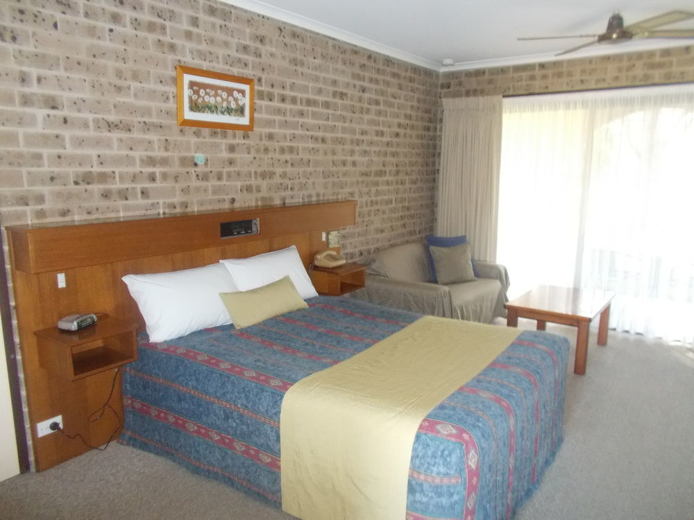 Idlewilde Town & Country Motor Inn Памбула Экстерьер фото