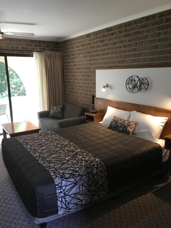Idlewilde Town & Country Motor Inn Памбула Экстерьер фото