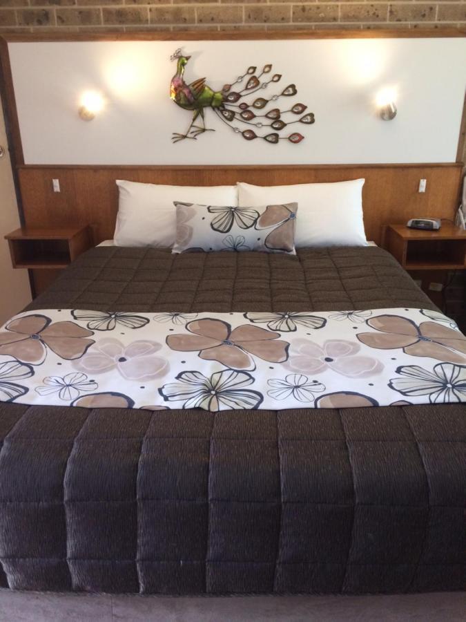 Idlewilde Town & Country Motor Inn Памбула Экстерьер фото